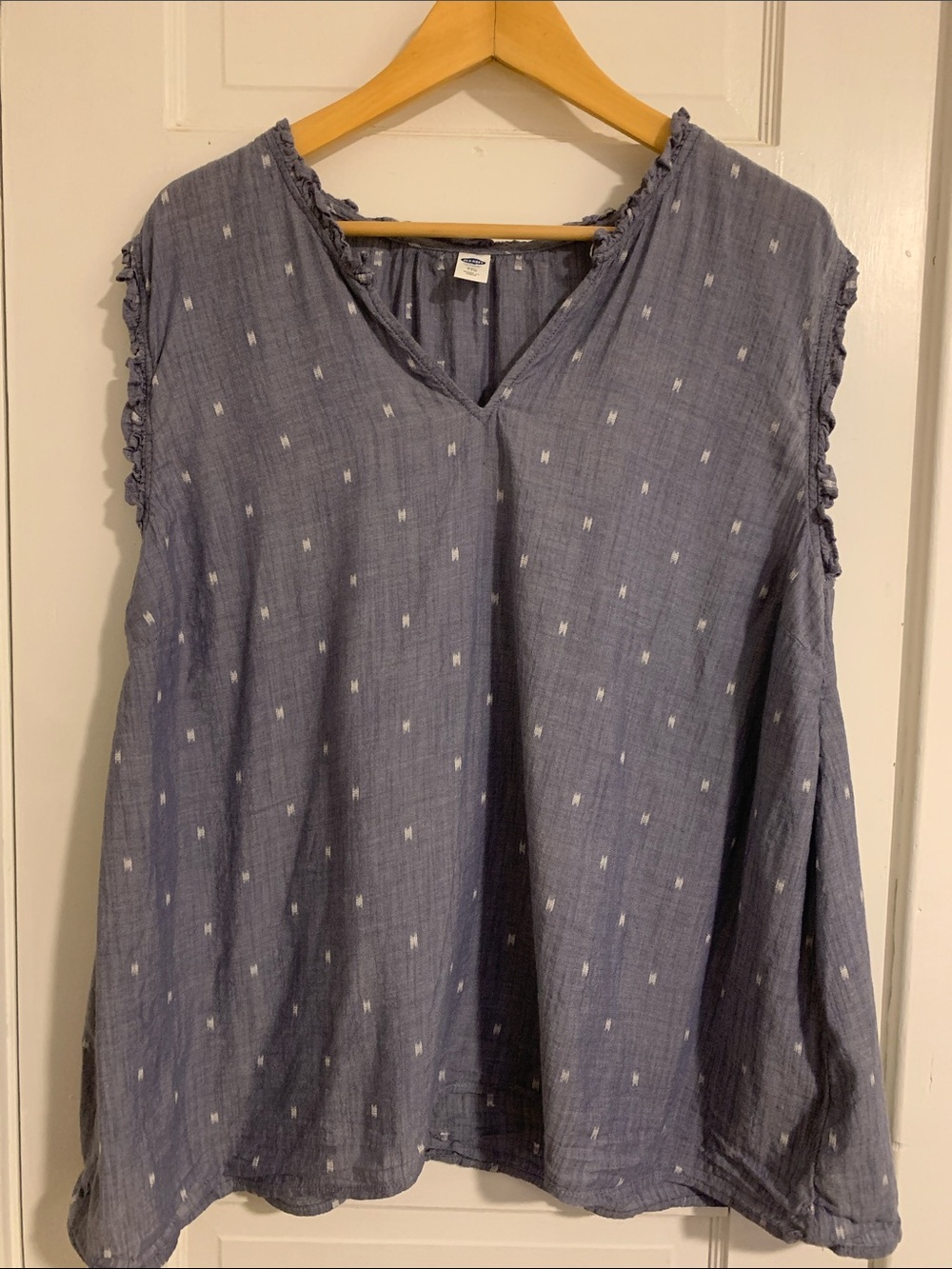 Old Navy Blue and White V-Neck Sleeveless Tank Top Size XXL